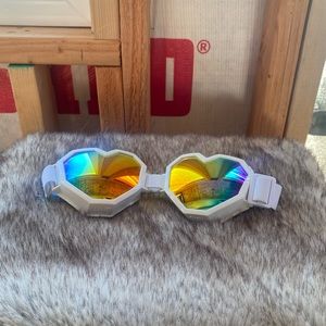 Evomosa heart shaped goggles, white